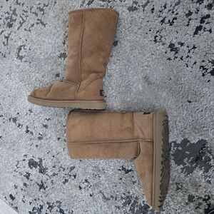 UGG Women's Classic Tall Boots - Tan